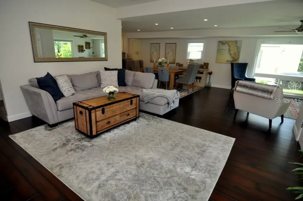 2905 W Bay Court Avenue Tampa FL 33611