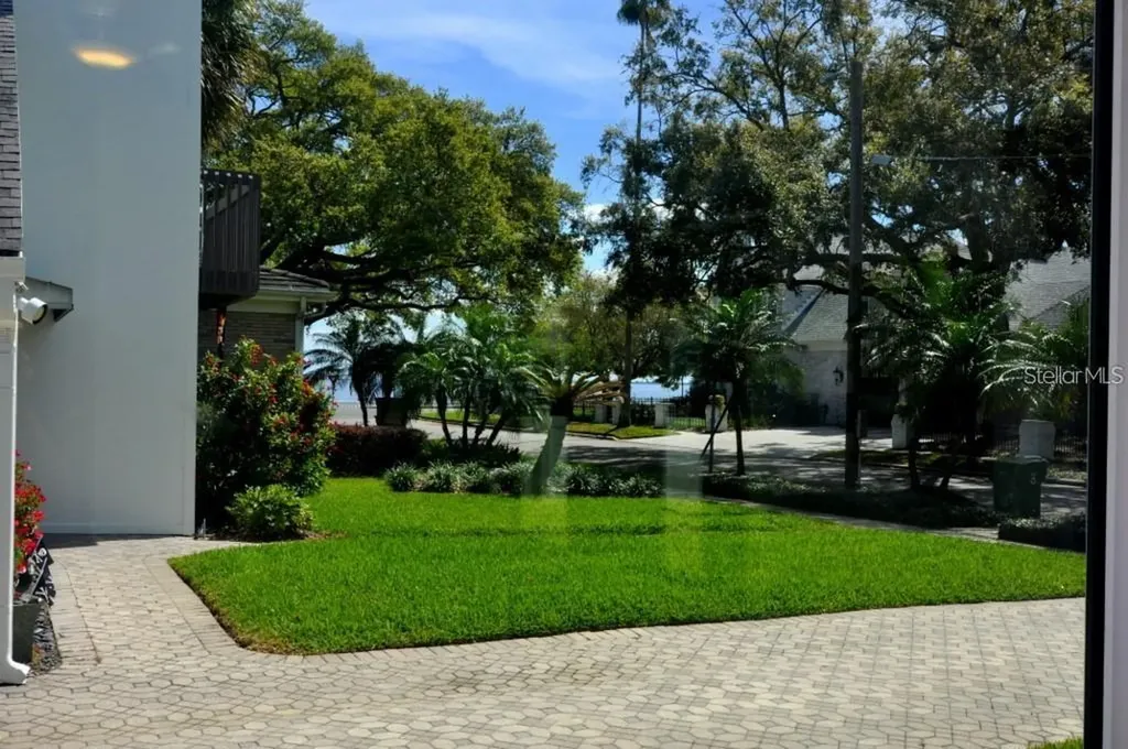 2905 W Bay Court Avenue Tampa FL 33611