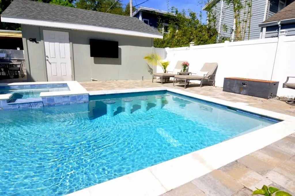2905 W Bay Court Avenue Tampa FL 33611