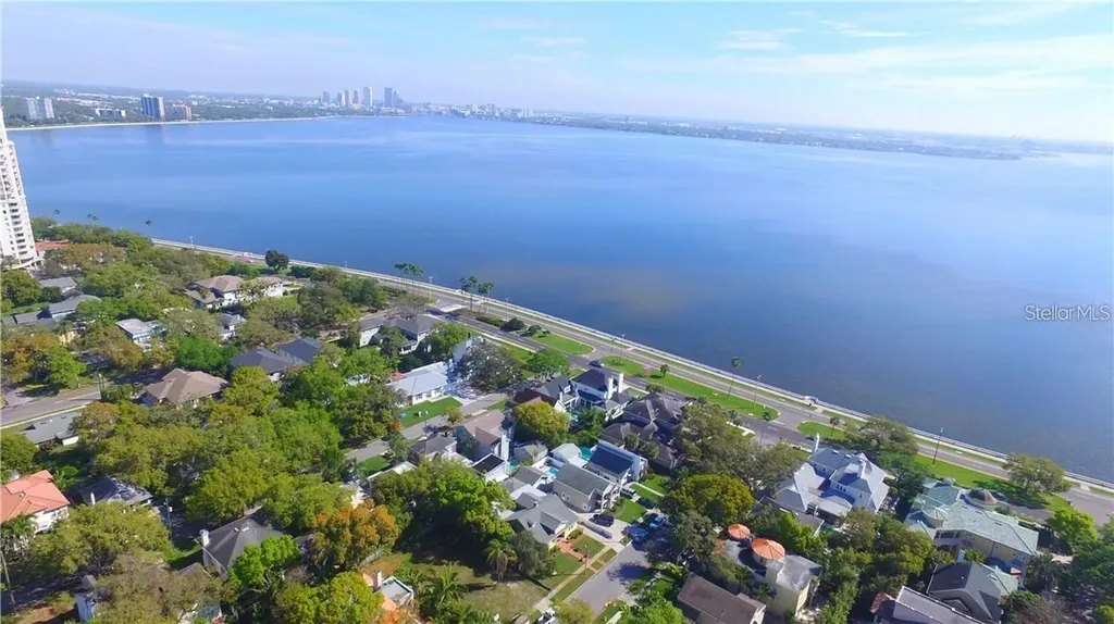 2905 W Bay Court Avenue Tampa FL 33611