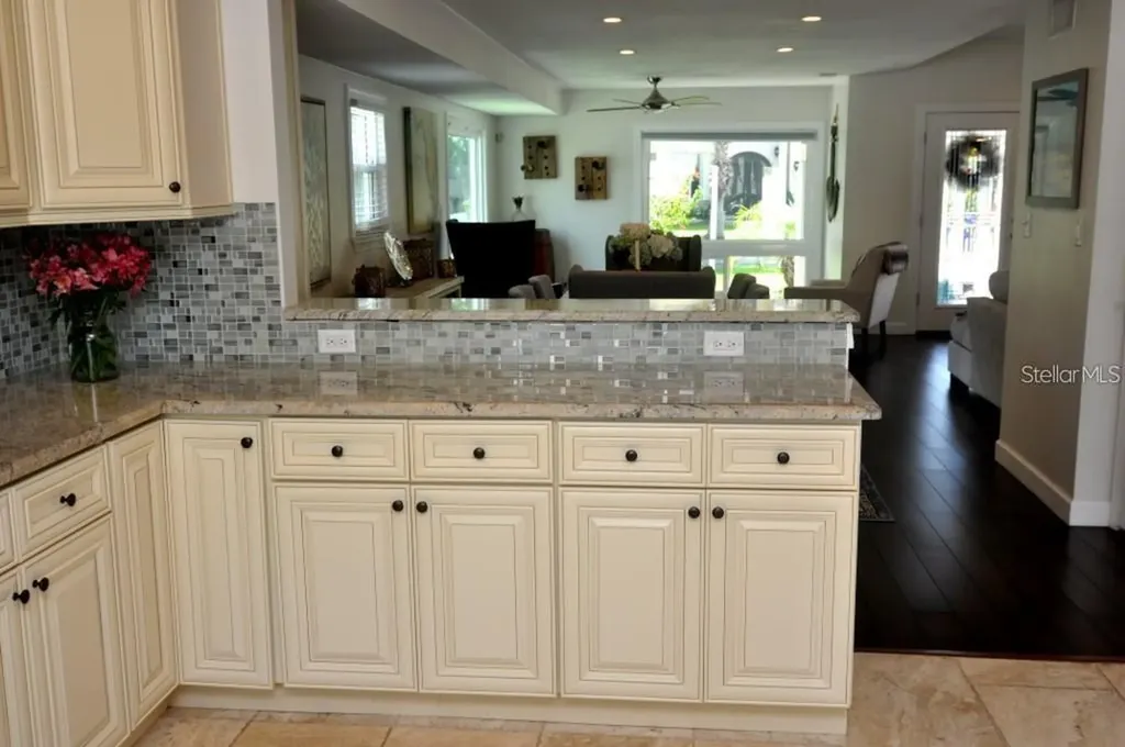 2905 W Bay Court Avenue Tampa FL 33611