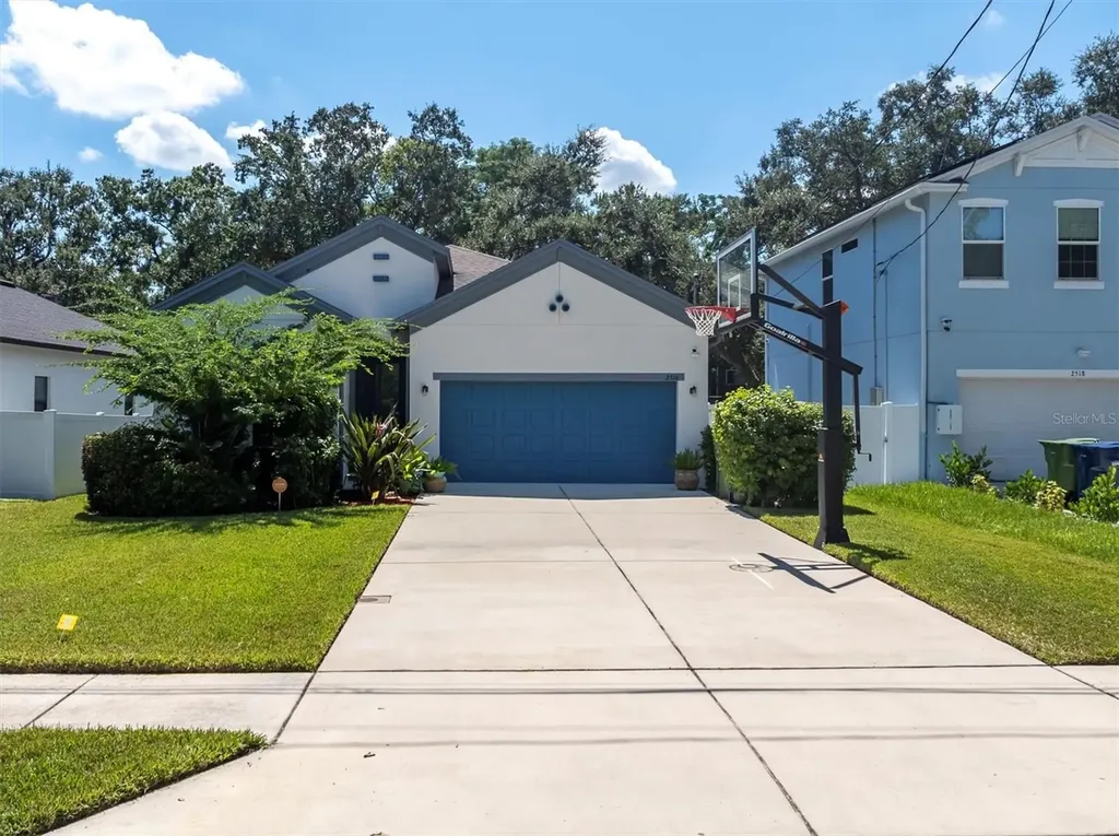 2516 W Curtis Street Tampa FL 33614