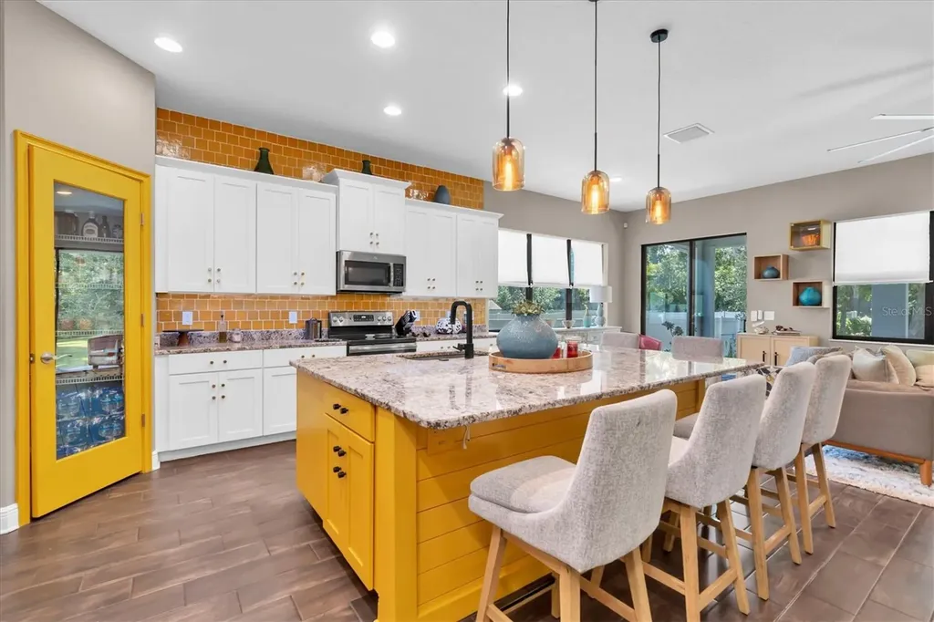 2516 W Curtis Street Tampa FL 33614
