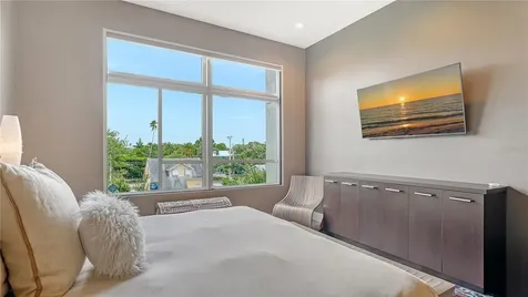 213 Cosmopolitan Court Sarasota FL 34236
