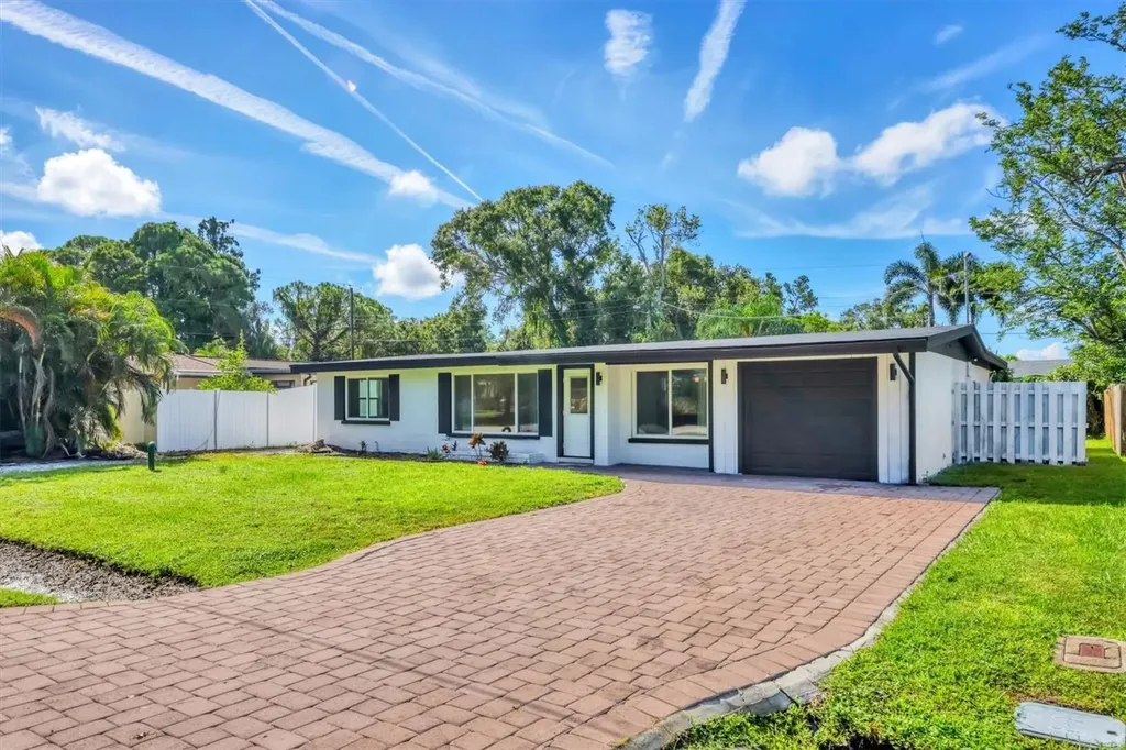 2334 Cadillac Street Sarasota FL 34231