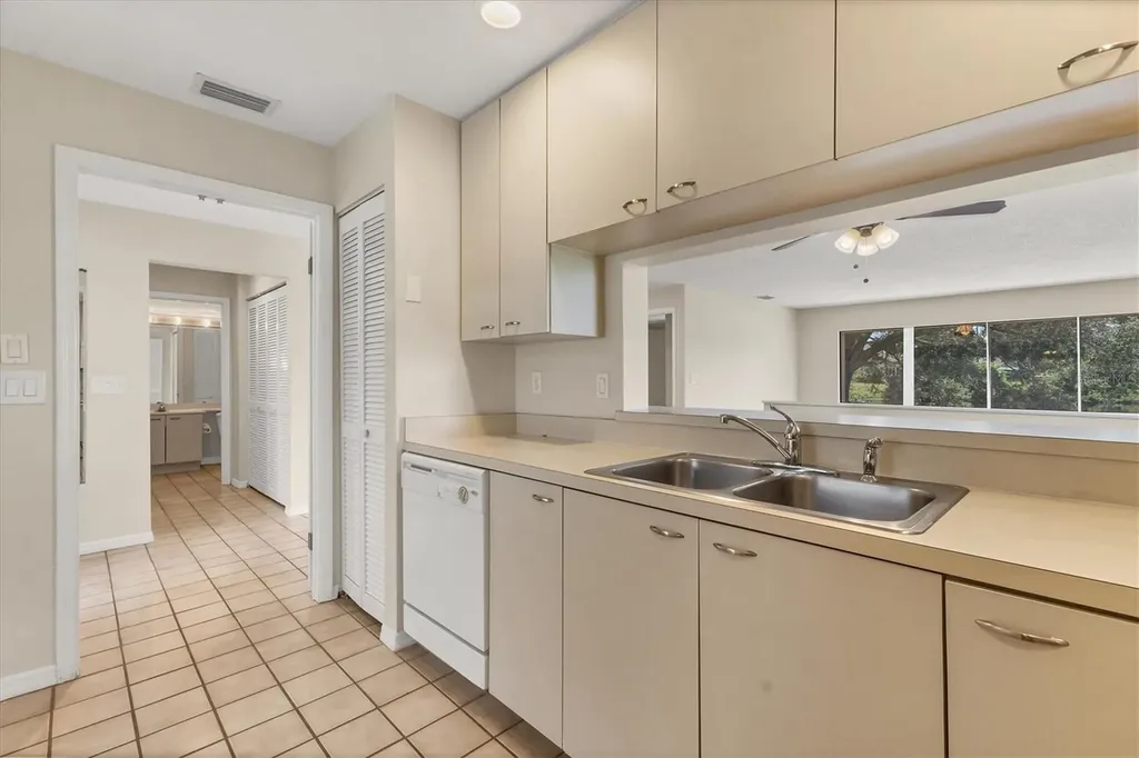 3244 Ringwood Meadow Sarasota FL 34235