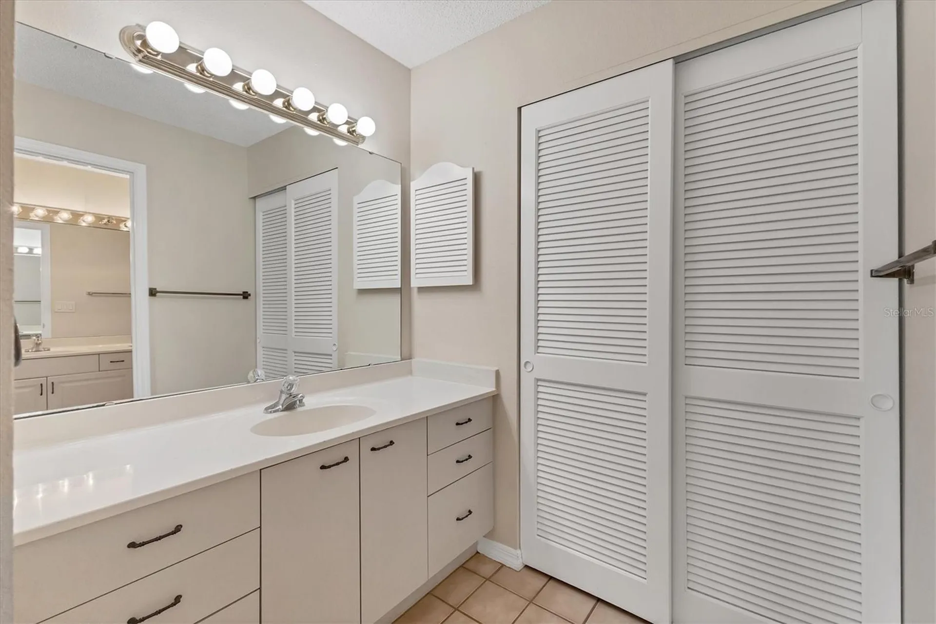 3244 Ringwood Meadow Sarasota FL 34235