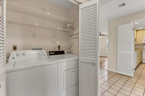 3244 Ringwood Meadow Sarasota FL 34235