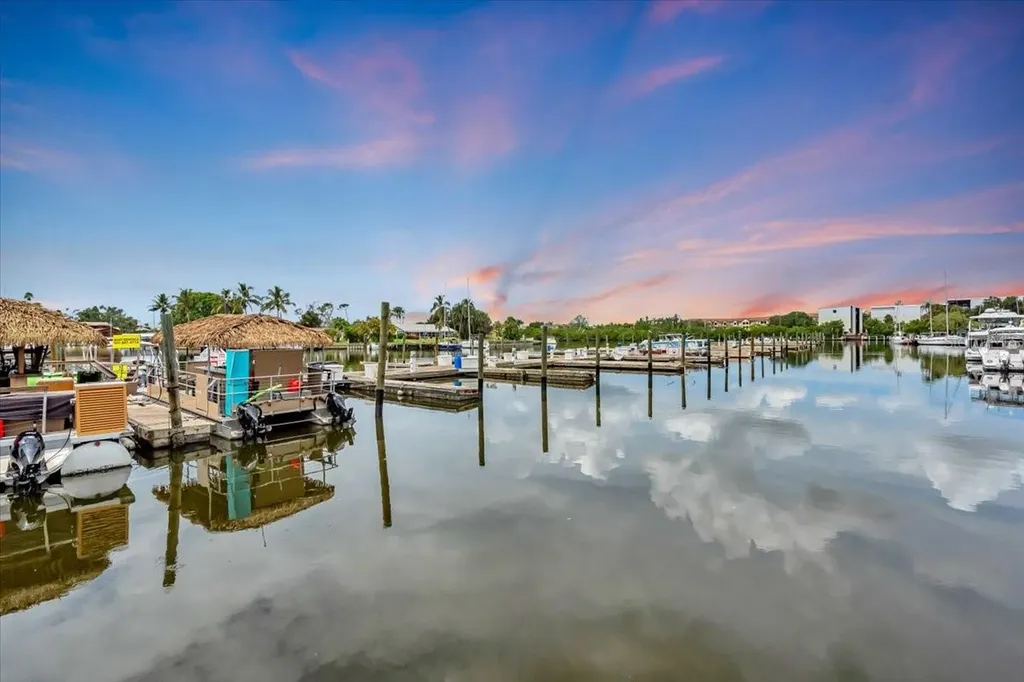 7150 N Tamiami Trail Sarasota FL 34243