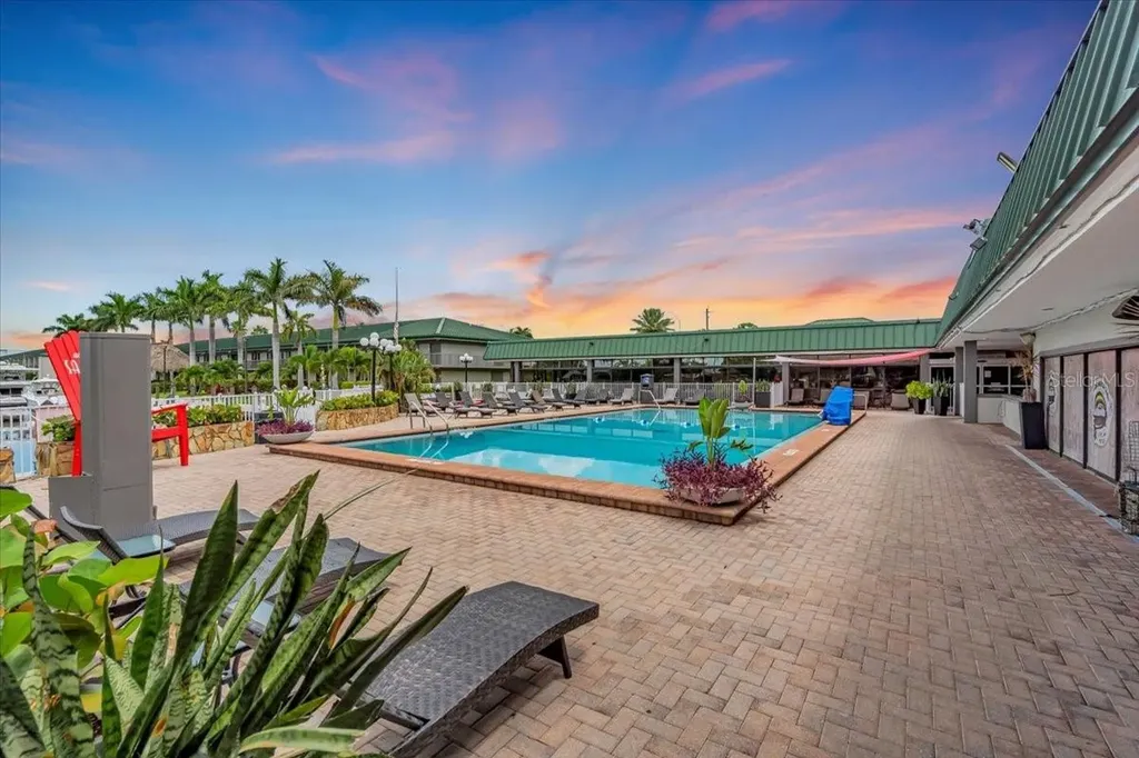 7150 N Tamiami Trail Sarasota FL 34243