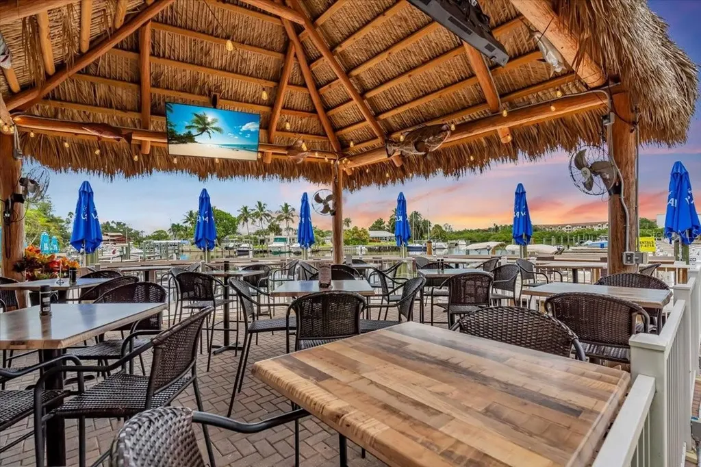 7150 N Tamiami Trail Sarasota FL 34243