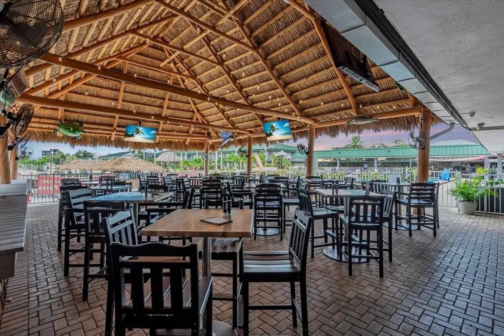 7150 N Tamiami Trail Sarasota FL 34243