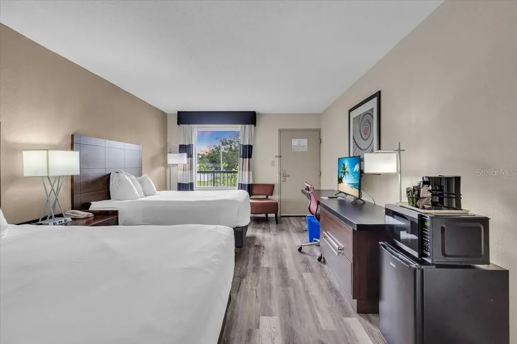 7150 N Tamiami Trail Sarasota FL 34243