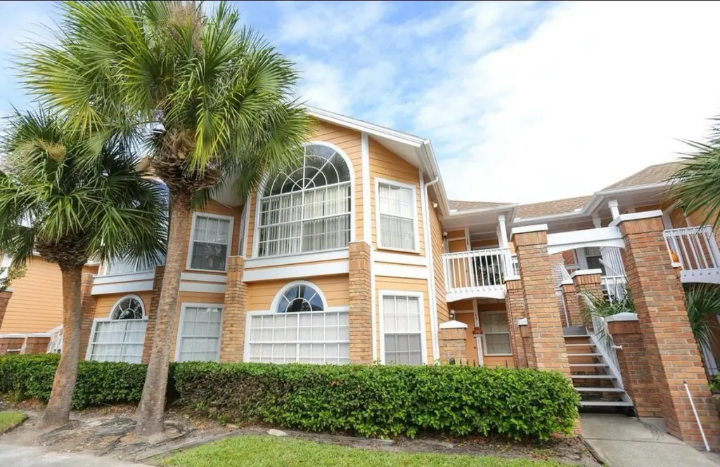 2492 Sweetwater Club Circle Kissimmee FL 34746