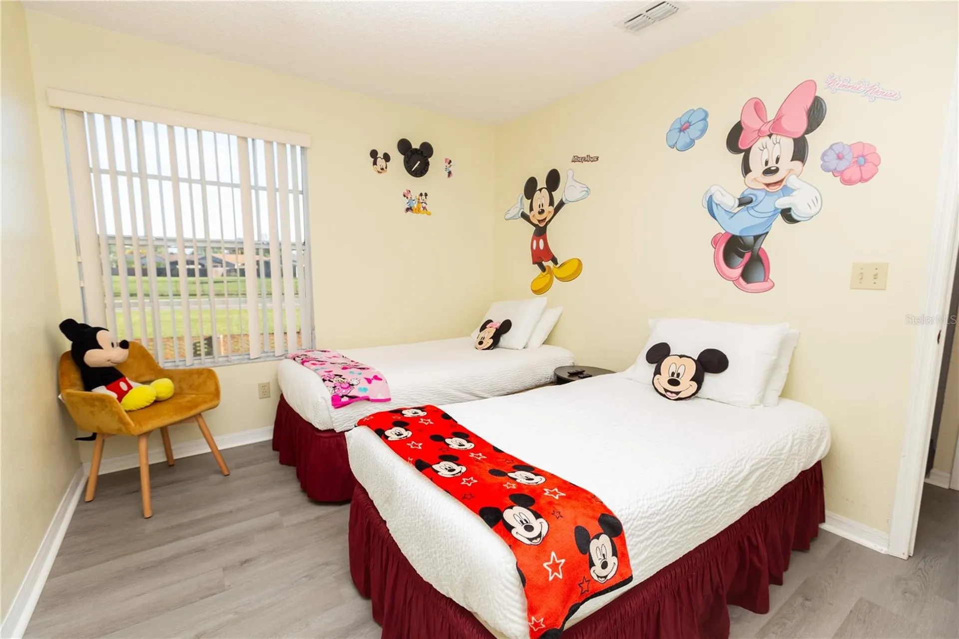 2492 Sweetwater Club Circle Kissimmee FL 34746