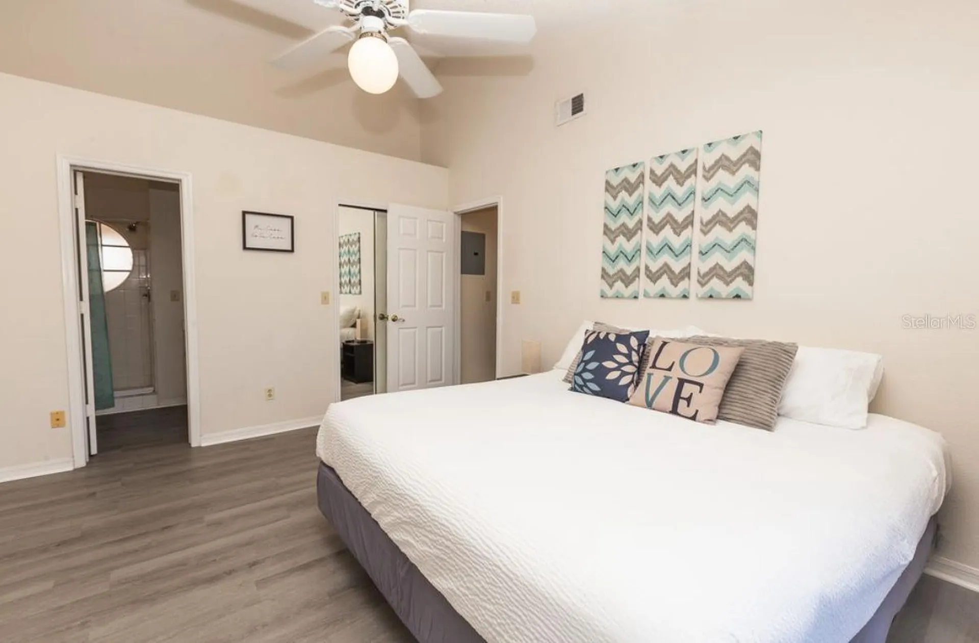 2492 Sweetwater Club Circle Kissimmee FL 34746
