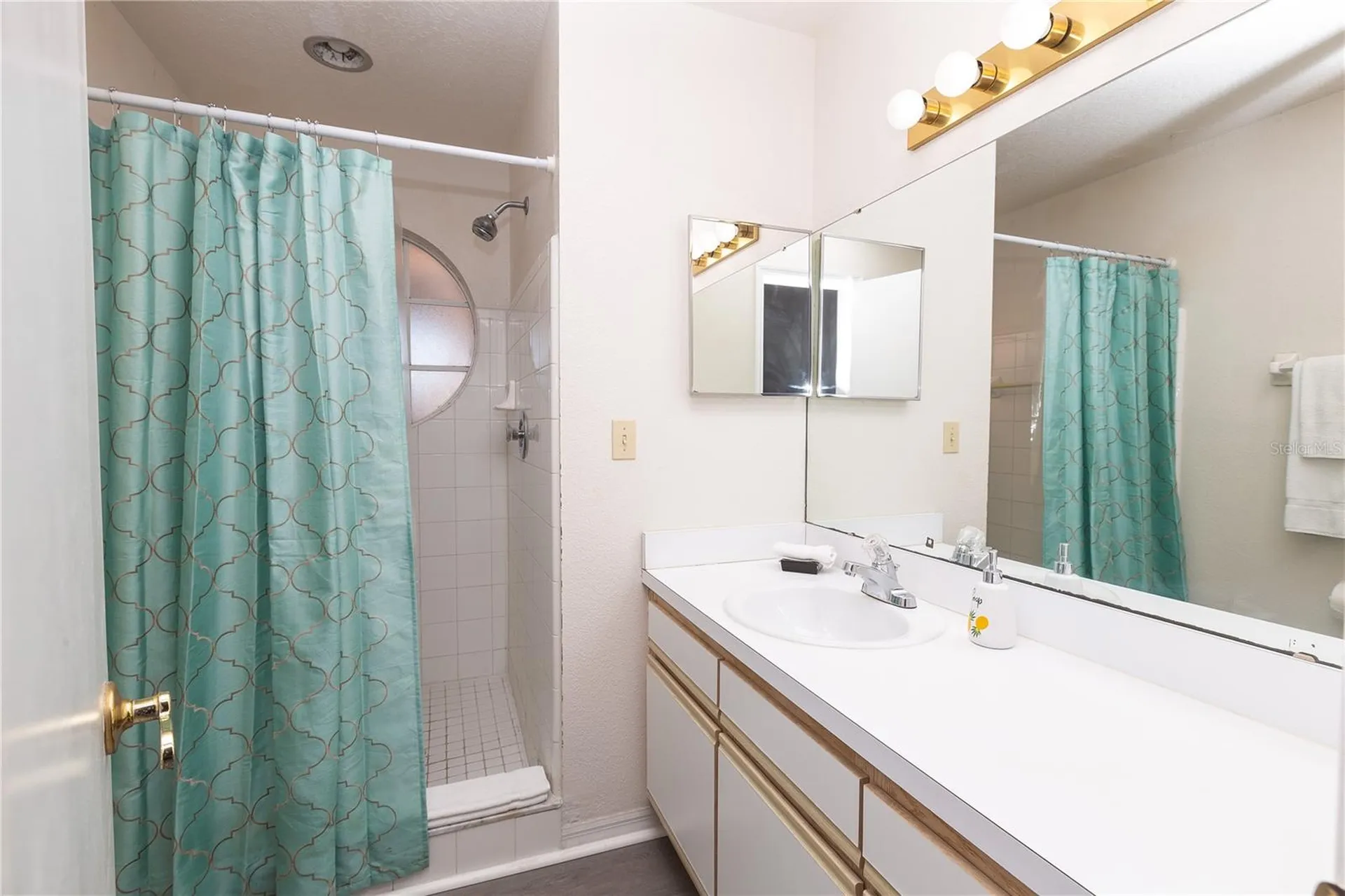 2492 Sweetwater Club Circle Kissimmee FL 34746