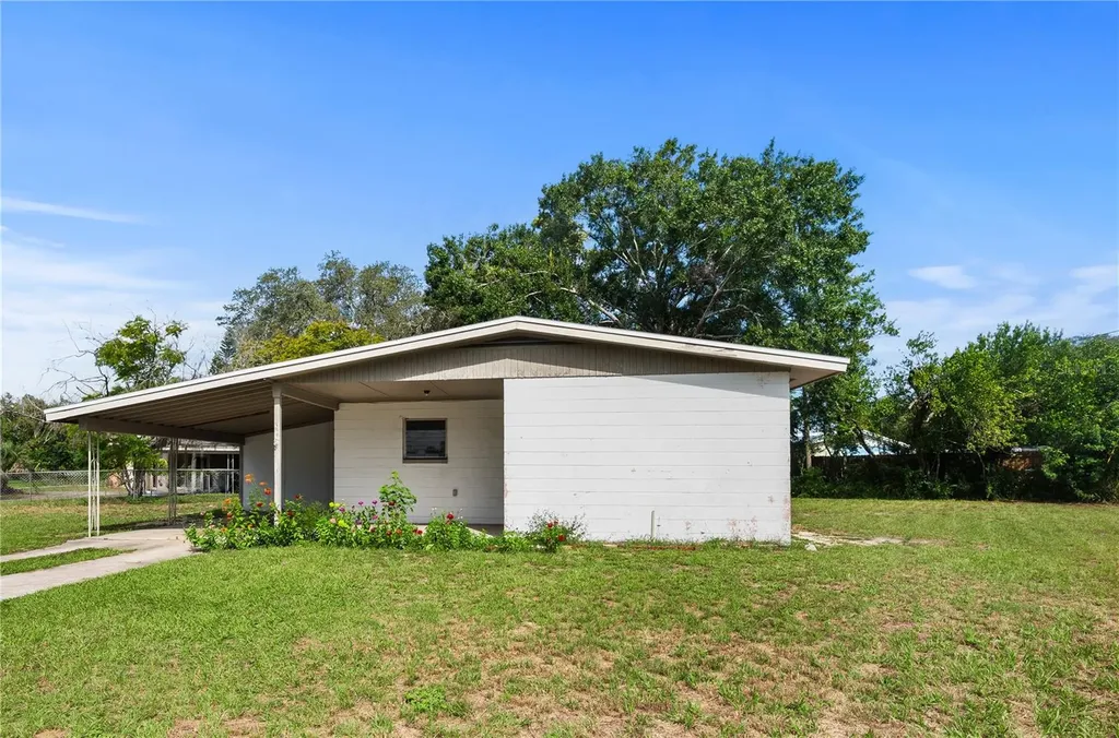 901 Lakewood Avenue Tampa FL 33613