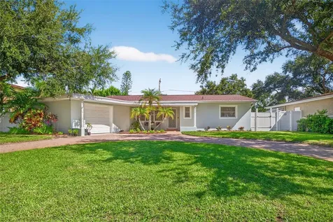8311 40th Avenue N St Petersburg FL 33709