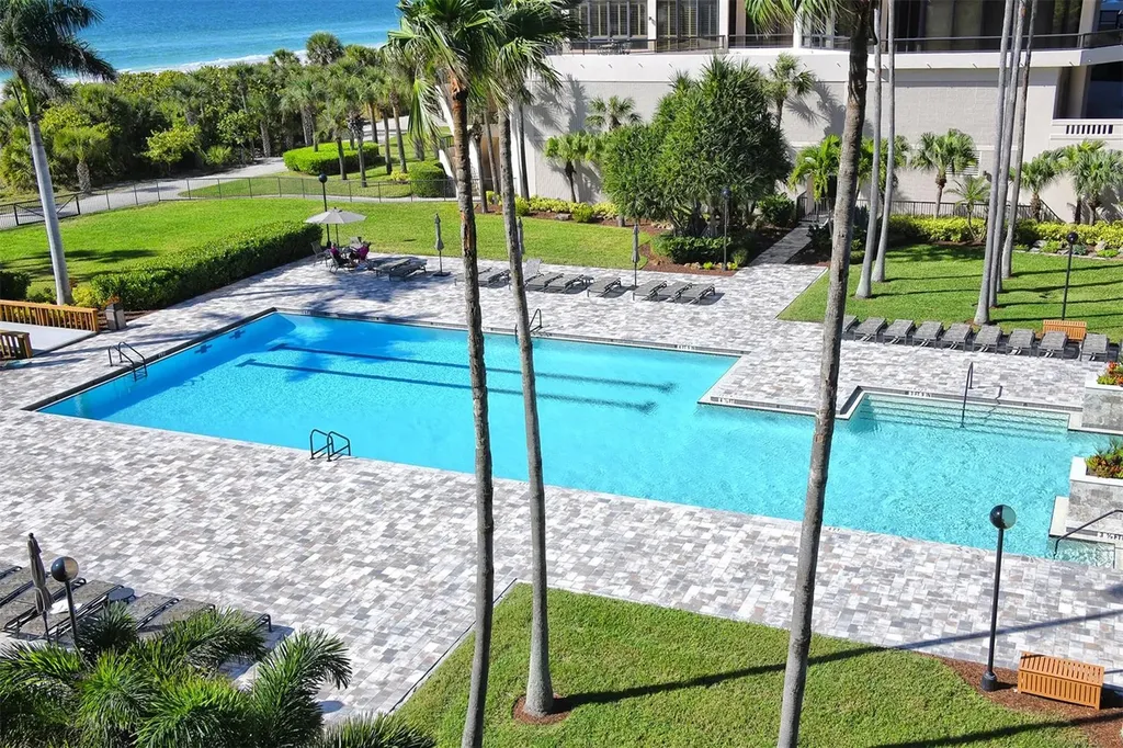 435 L Ambiance Drive Longboat Key FL 34228
