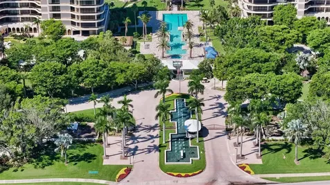 435 L Ambiance Drive Longboat Key FL 34228