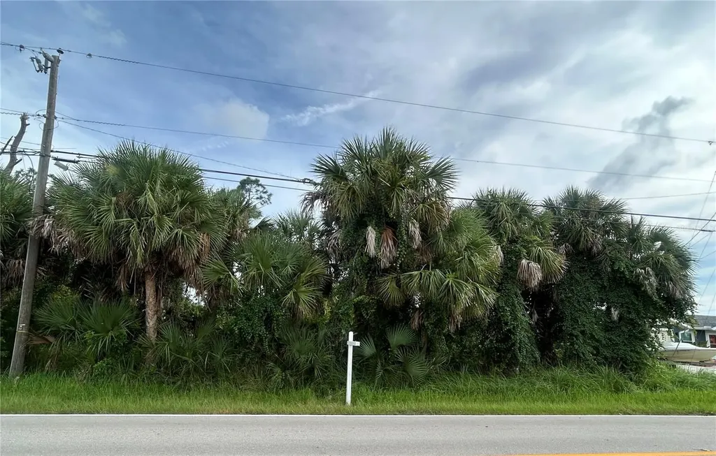 9041 Fruitland Avenue Englewood FL 34224