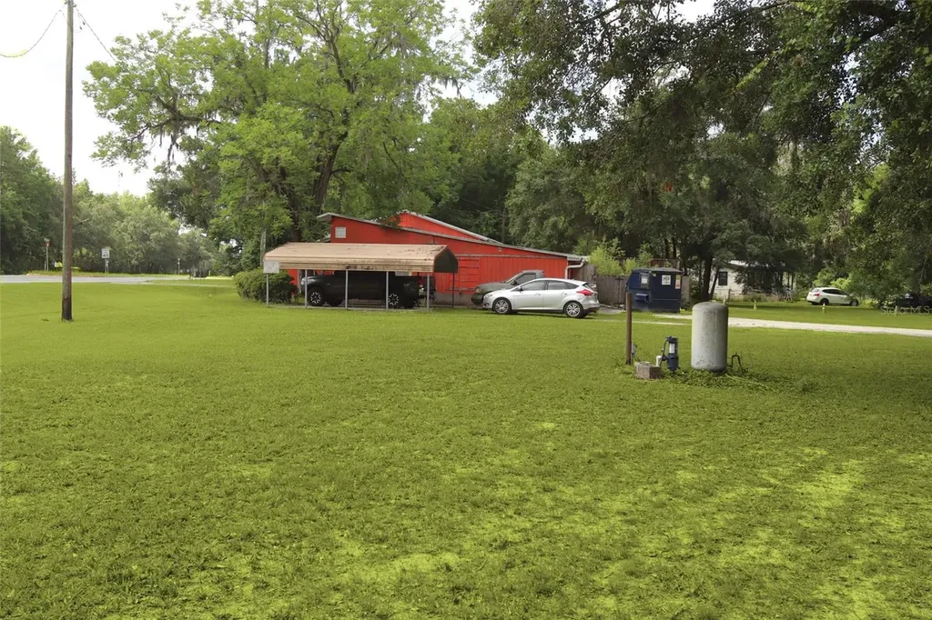 7220 NE Us Highway 301 Hawthorne FL 32640