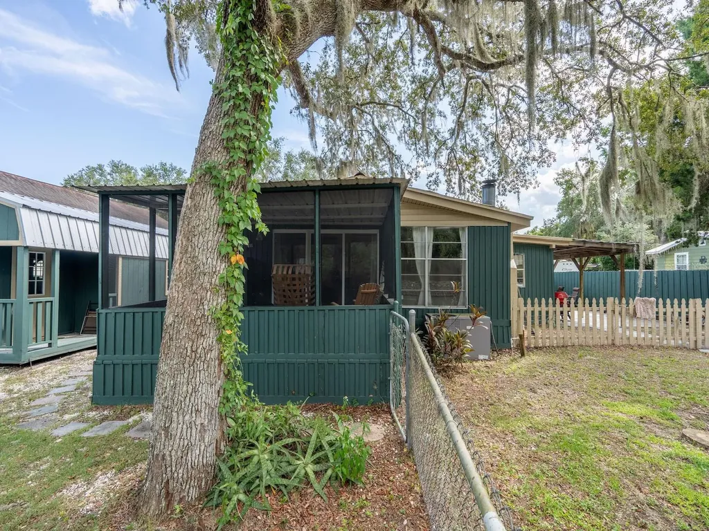 24855 NE 135 Street Salt Springs FL 32134