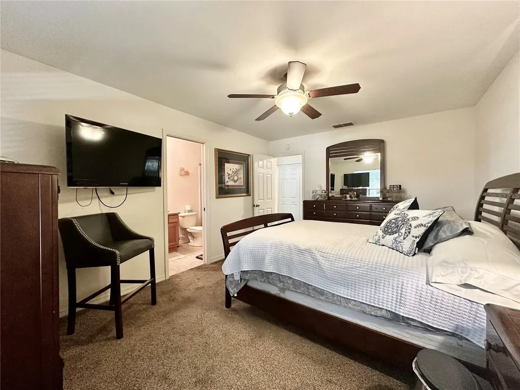 12406 NE 50th View Oxford FL 34484