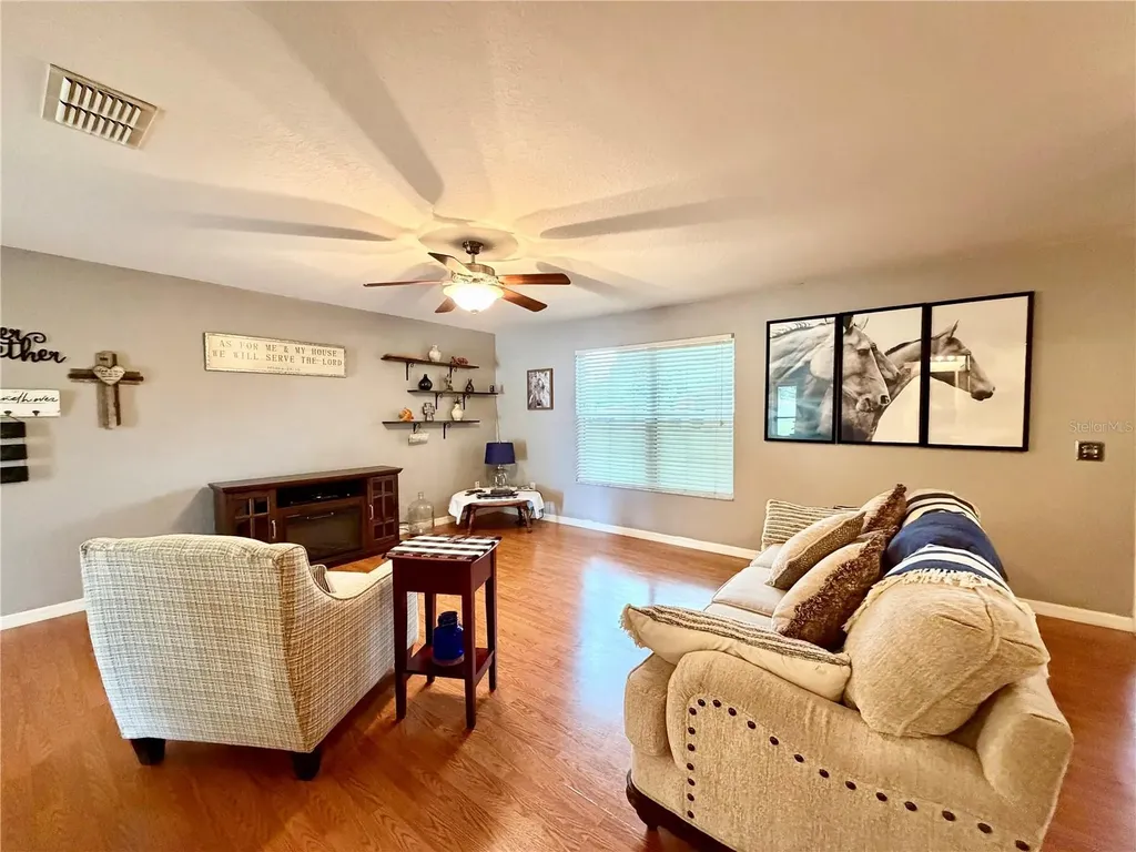 12406 NE 50th View Oxford FL 34484