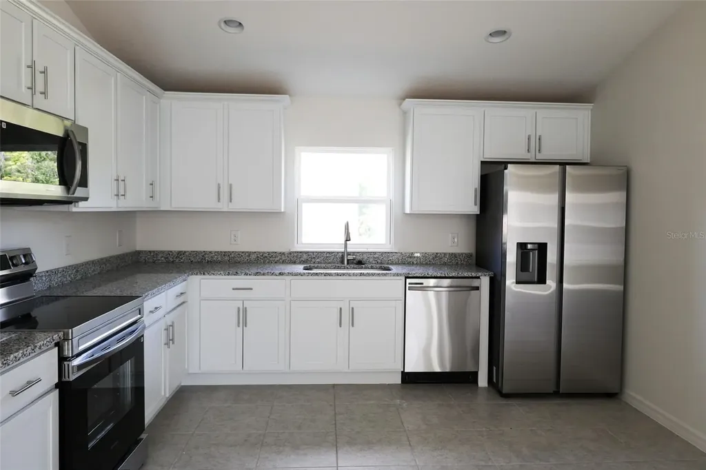89 W Central Avenue Webster FL 33597
