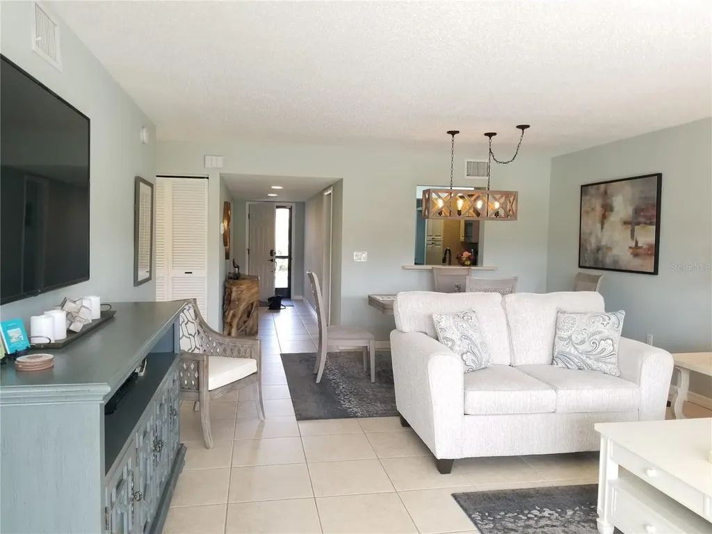 5630 Golf Pointe Drive Sarasota FL 34243