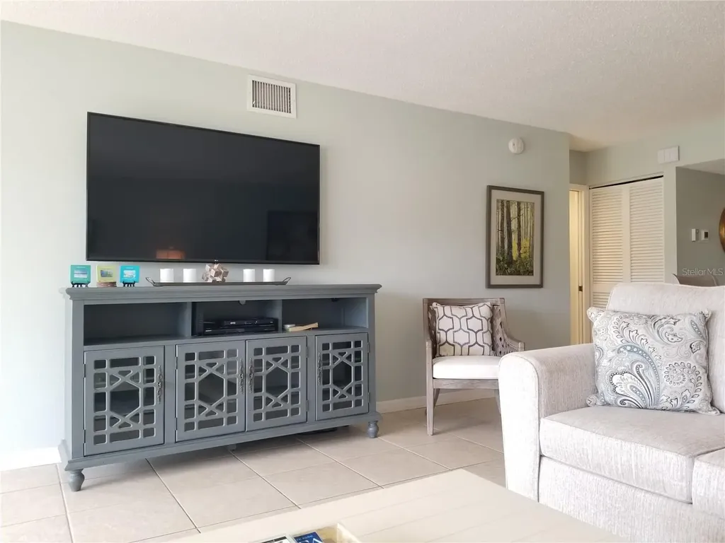 5630 Golf Pointe Drive Sarasota FL 34243