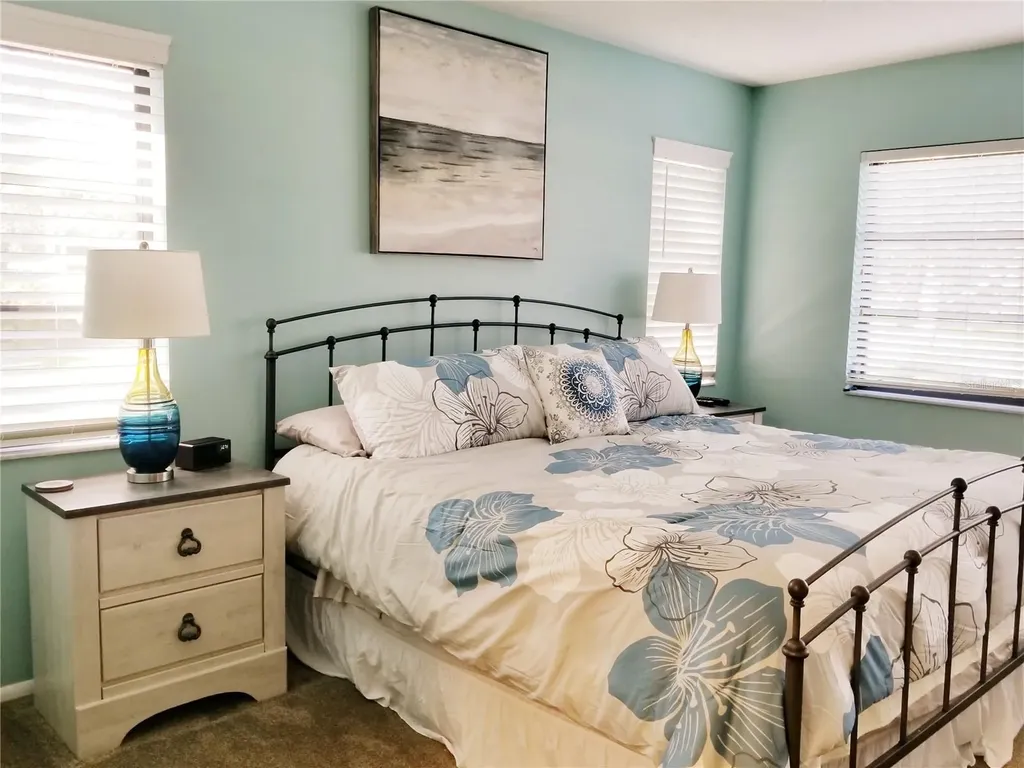 5630 Golf Pointe Drive Sarasota FL 34243