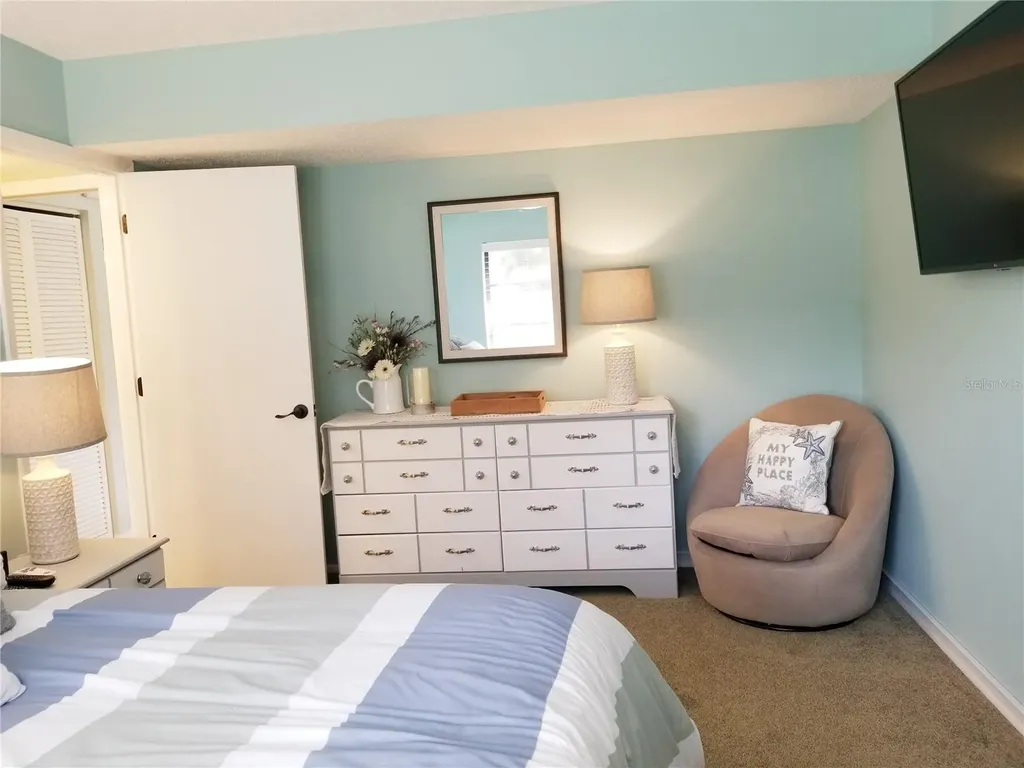 5630 Golf Pointe Drive Sarasota FL 34243