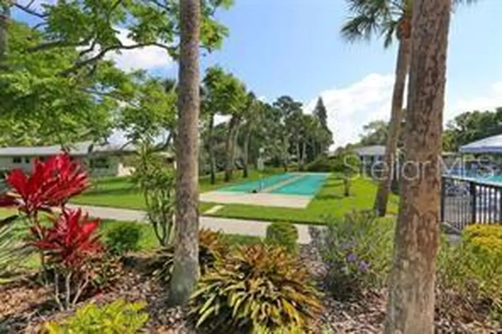 5630 Golf Pointe Drive Sarasota FL 34243