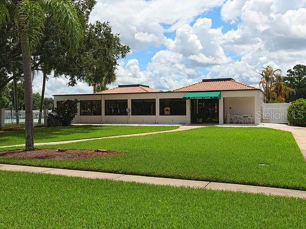 5630 Golf Pointe Drive Sarasota FL 34243