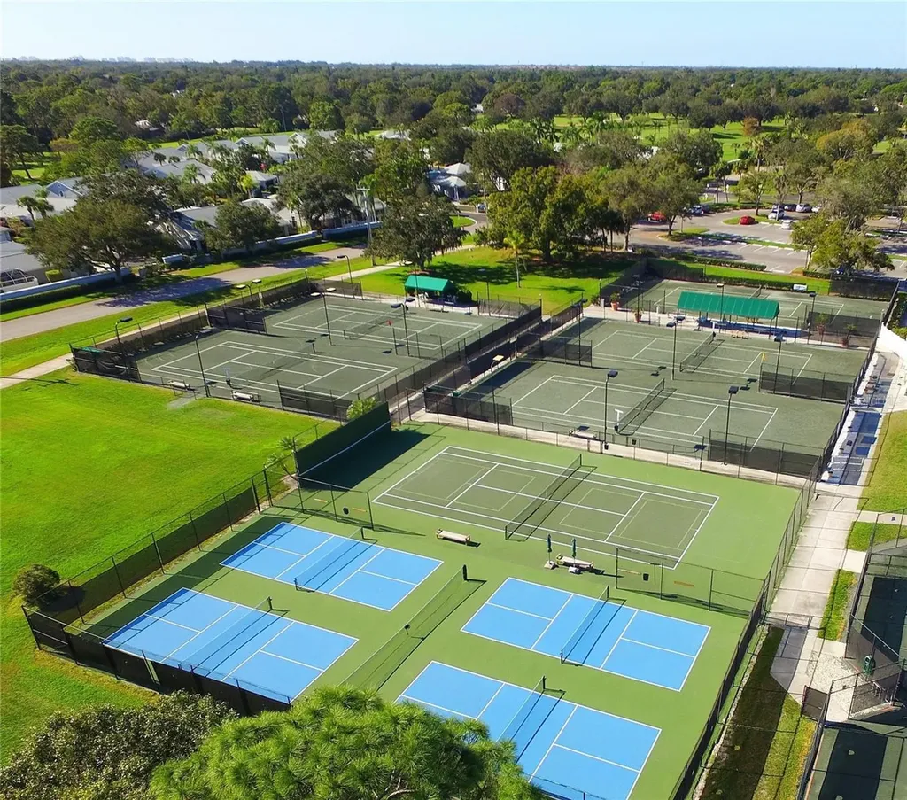 5630 Golf Pointe Drive Sarasota FL 34243