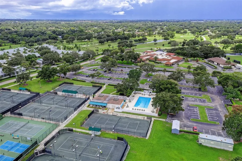 5630 Golf Pointe Drive Sarasota FL 34243