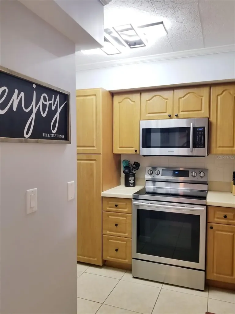 5630 Golf Pointe Drive Sarasota FL 34243