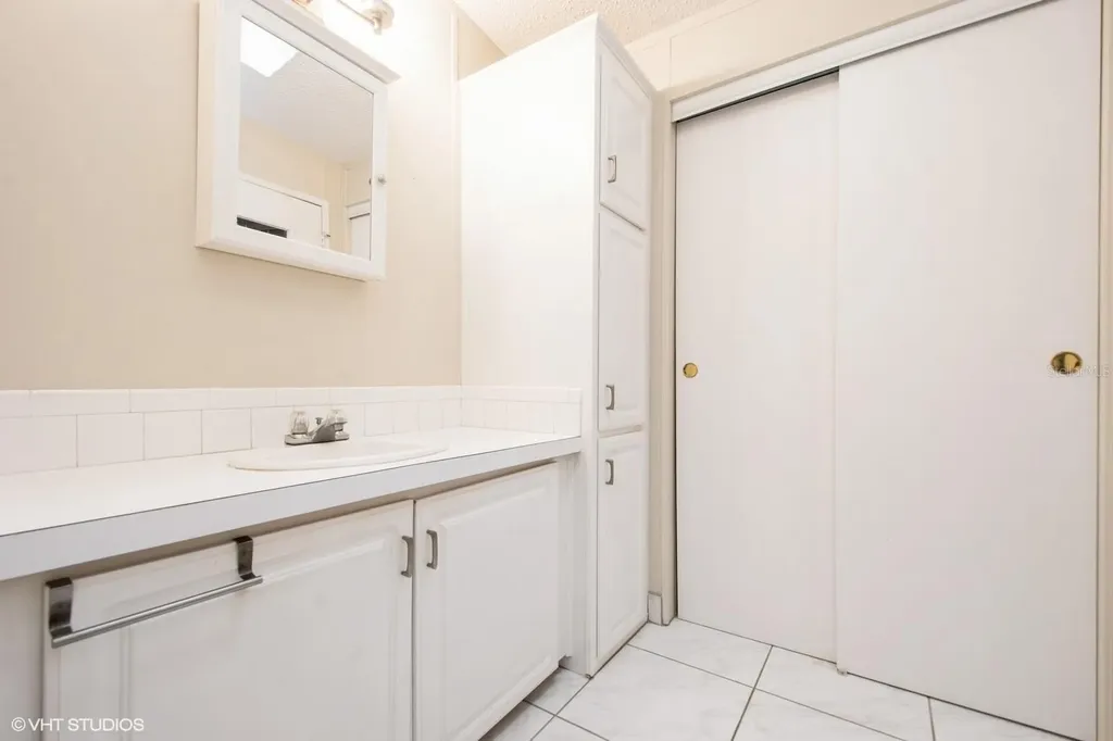 472 Trout Lane Oldsmar FL 34677