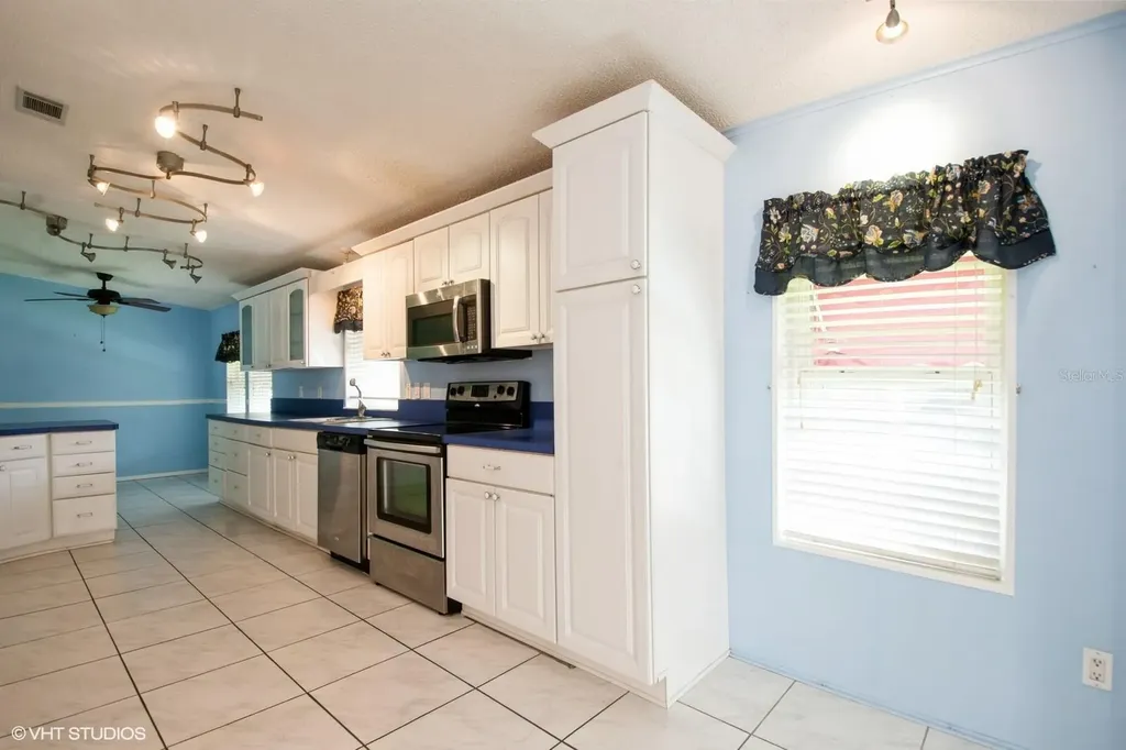 472 Trout Lane Oldsmar FL 34677