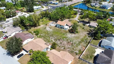 7720 Tuttle Avenue Sarasota FL 34243