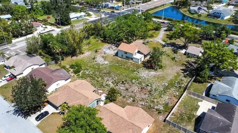 7720 Tuttle Avenue Sarasota FL 34243