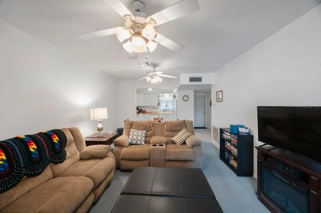 9945 47th Ave N St Petersburg FL 33708