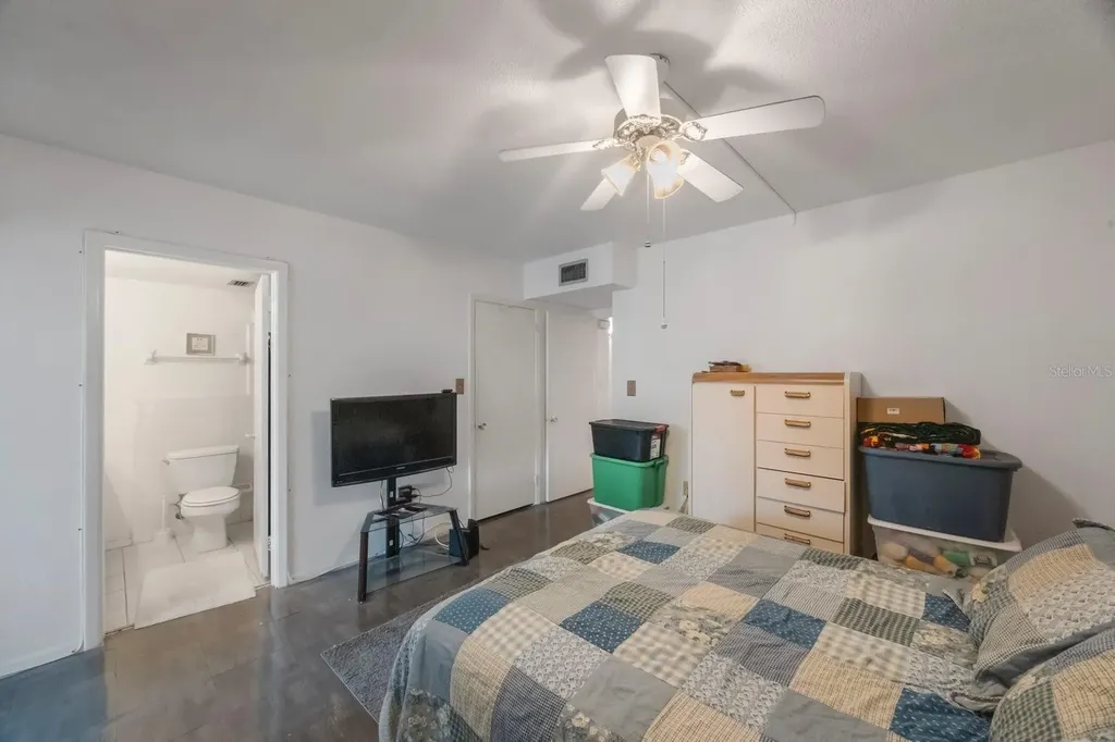 9945 47th Ave N St Petersburg FL 33708