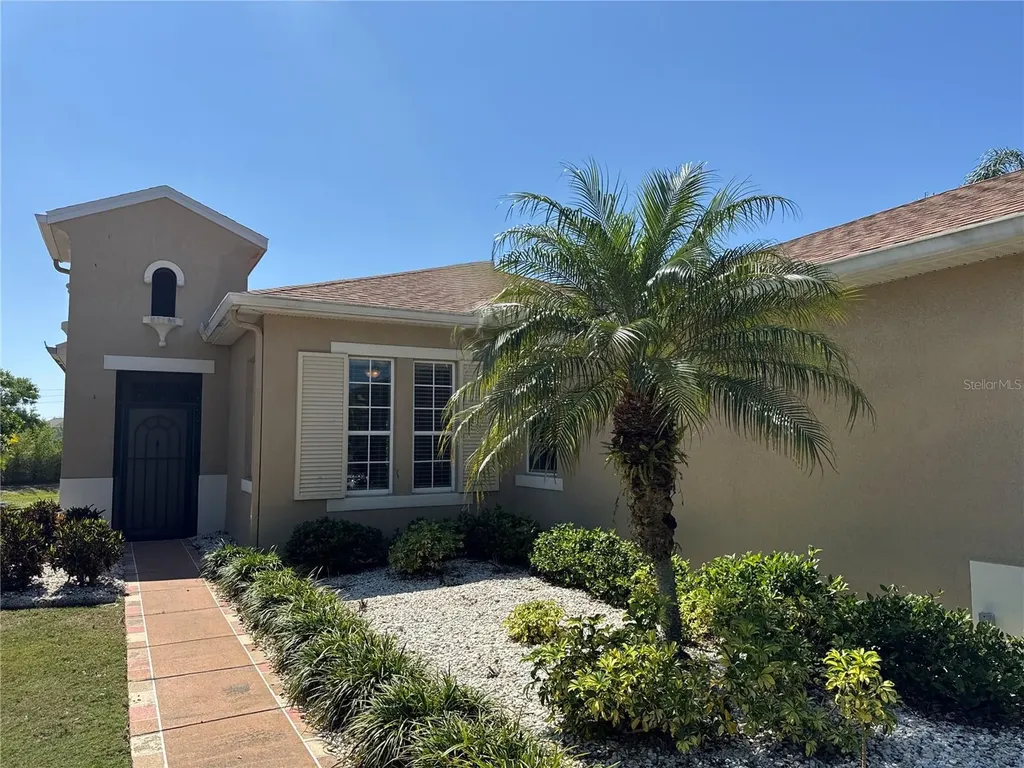 832 King Leon Way Sun City Center FL 33573