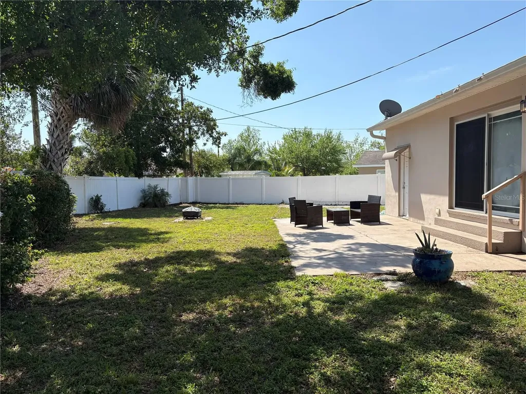 6221 13th Avenue N St Petersburg FL 33710
