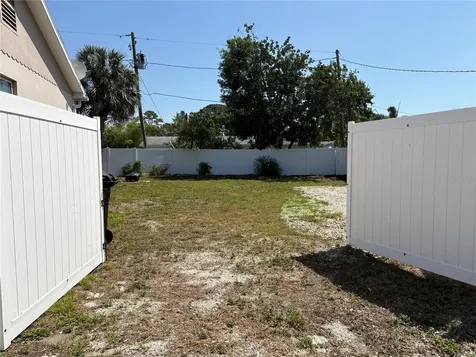6221 13th Avenue N St Petersburg FL 33710