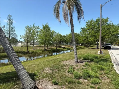 6221 13th Avenue N St Petersburg FL 33710